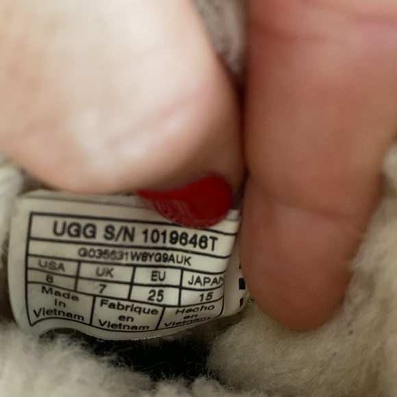 UGG classic boot, toddler US size 8 - Picture 4 of 5